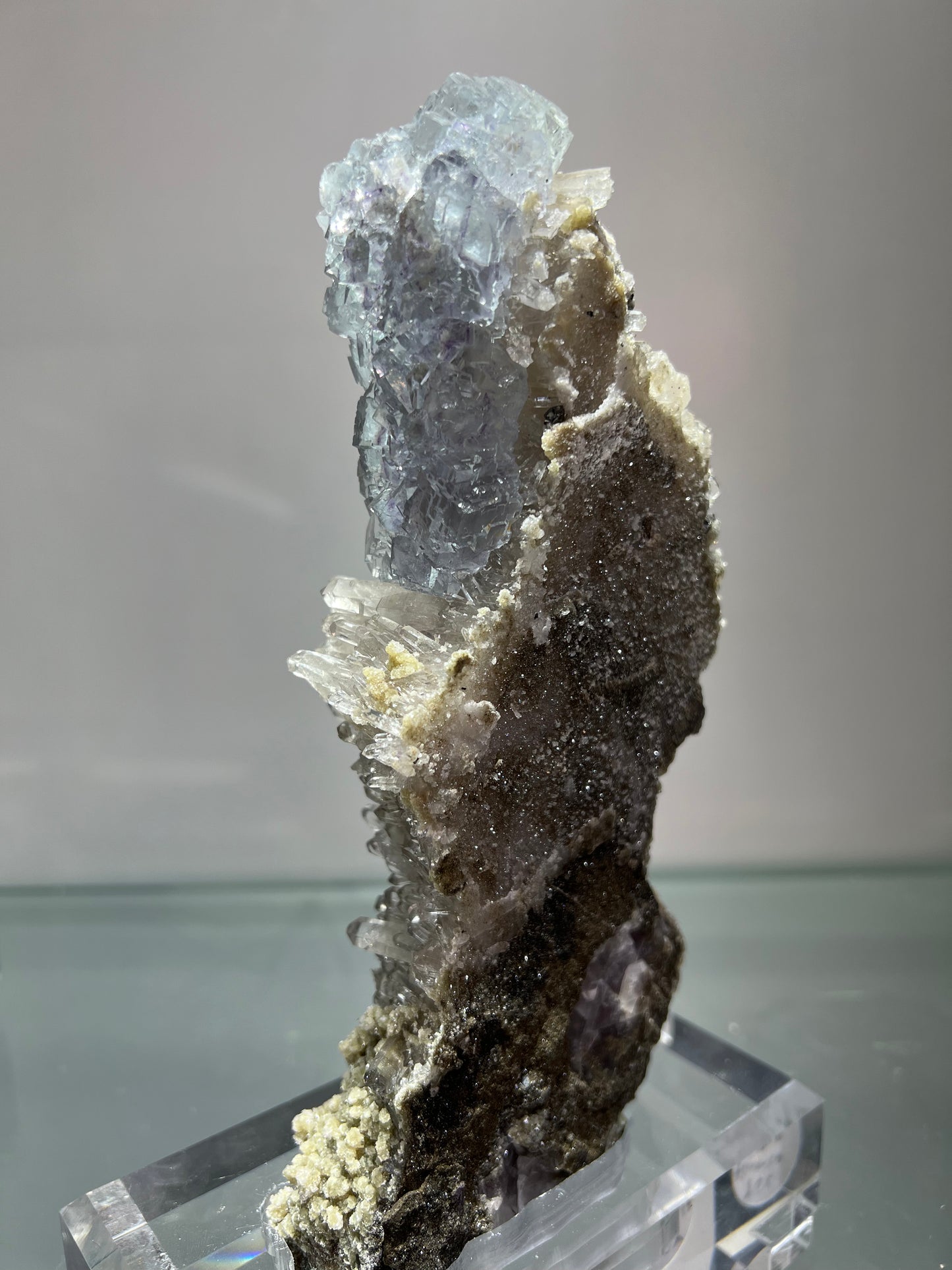 Yaogangxian fluorite associated with crystal