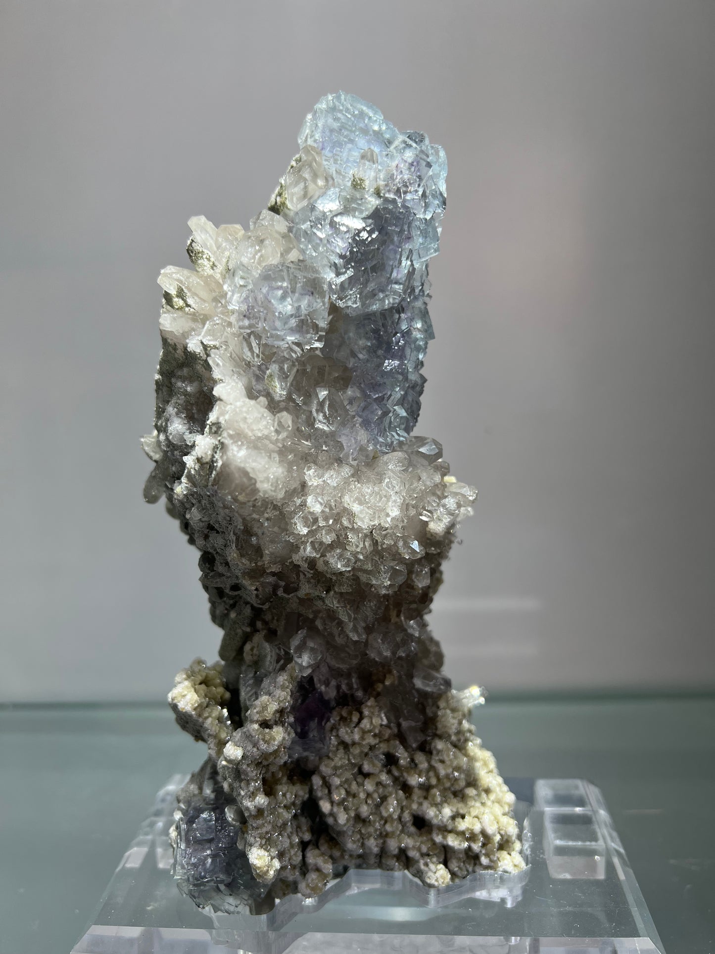 Yaogangxian fluorite associated with crystal