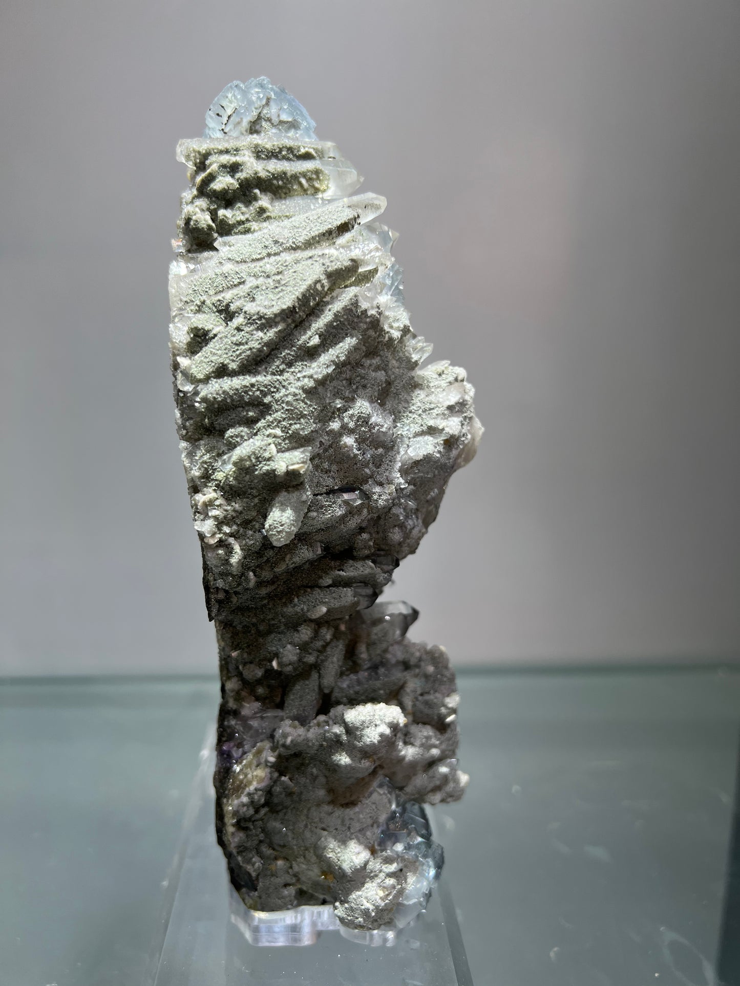 Yaogangxian fluorite associated with crystal