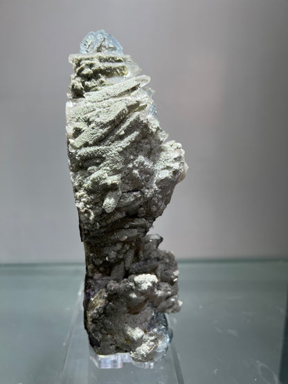 Yaogangxian fluorite associated with crystal