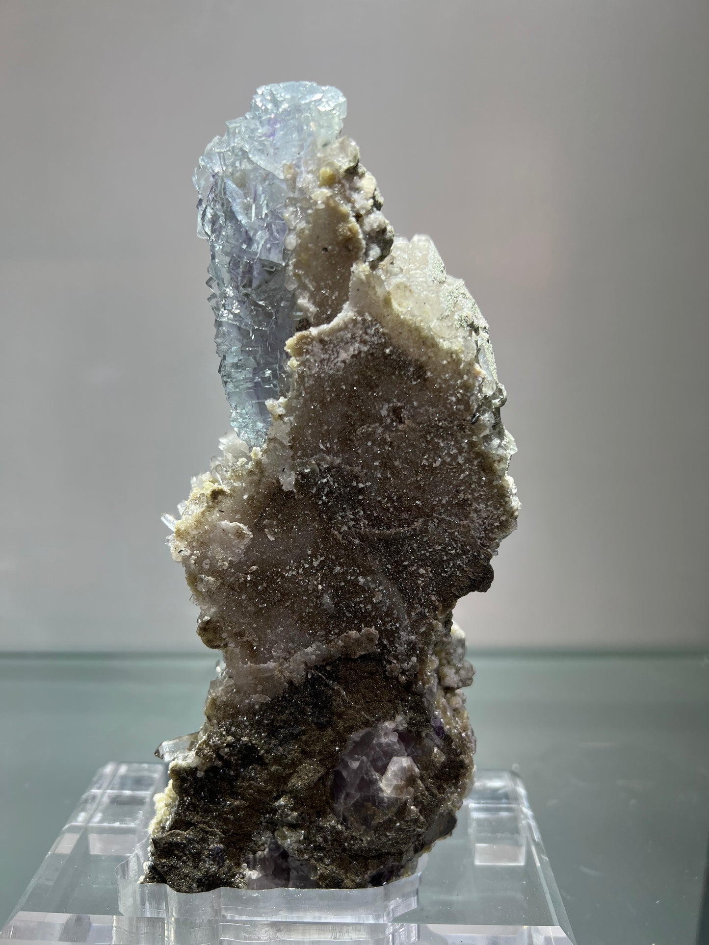 Yaogangxian fluorite associated with crystal