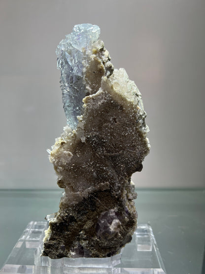 Yaogangxian fluorite associated with crystal