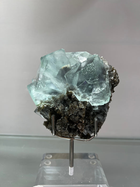 YGX fluorite associated with Muscovite