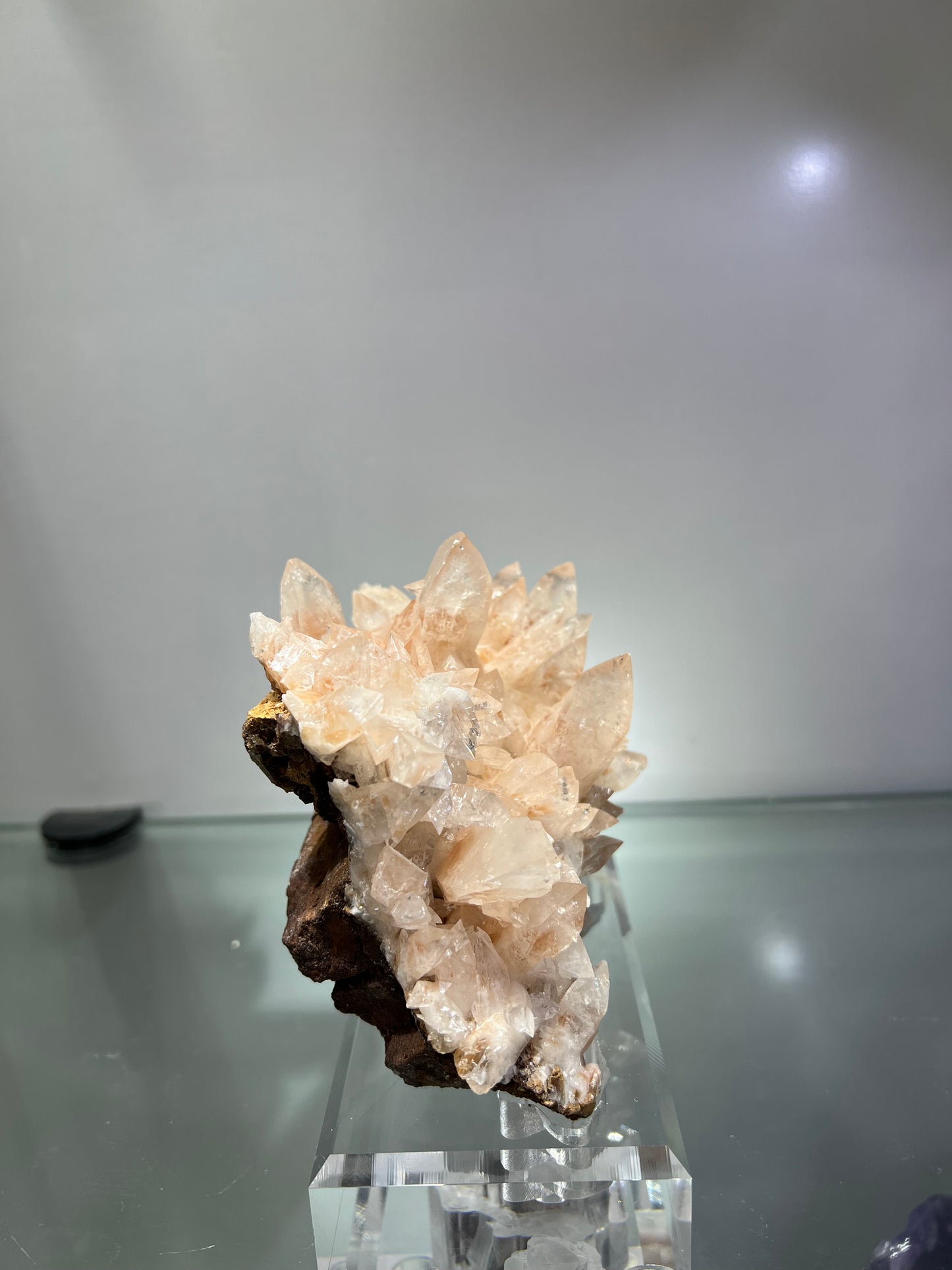 Coat tail calcite