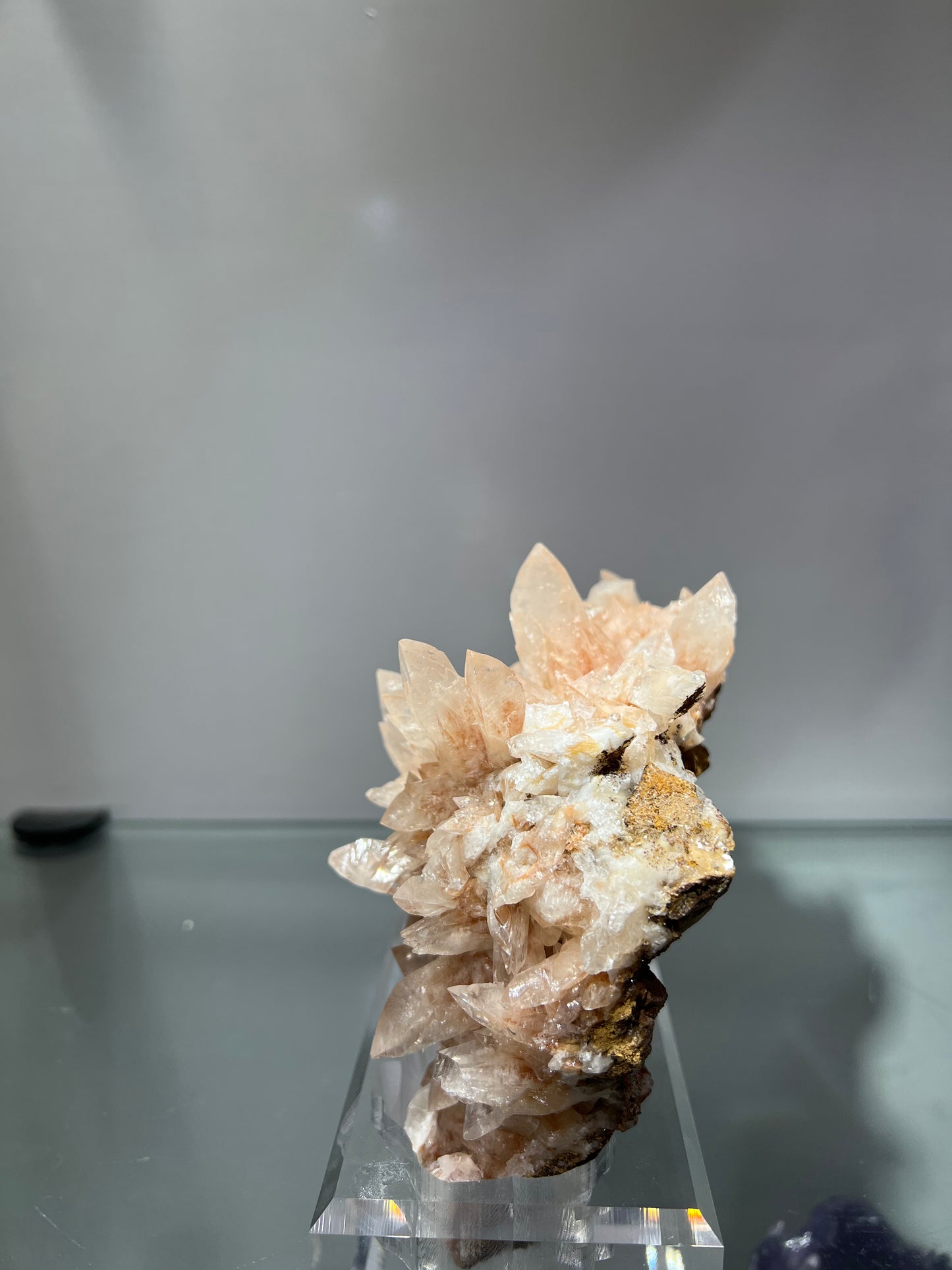 Coat tail calcite