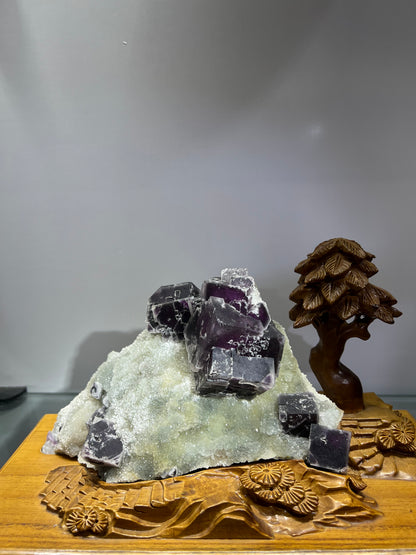 Big cubic fluorite