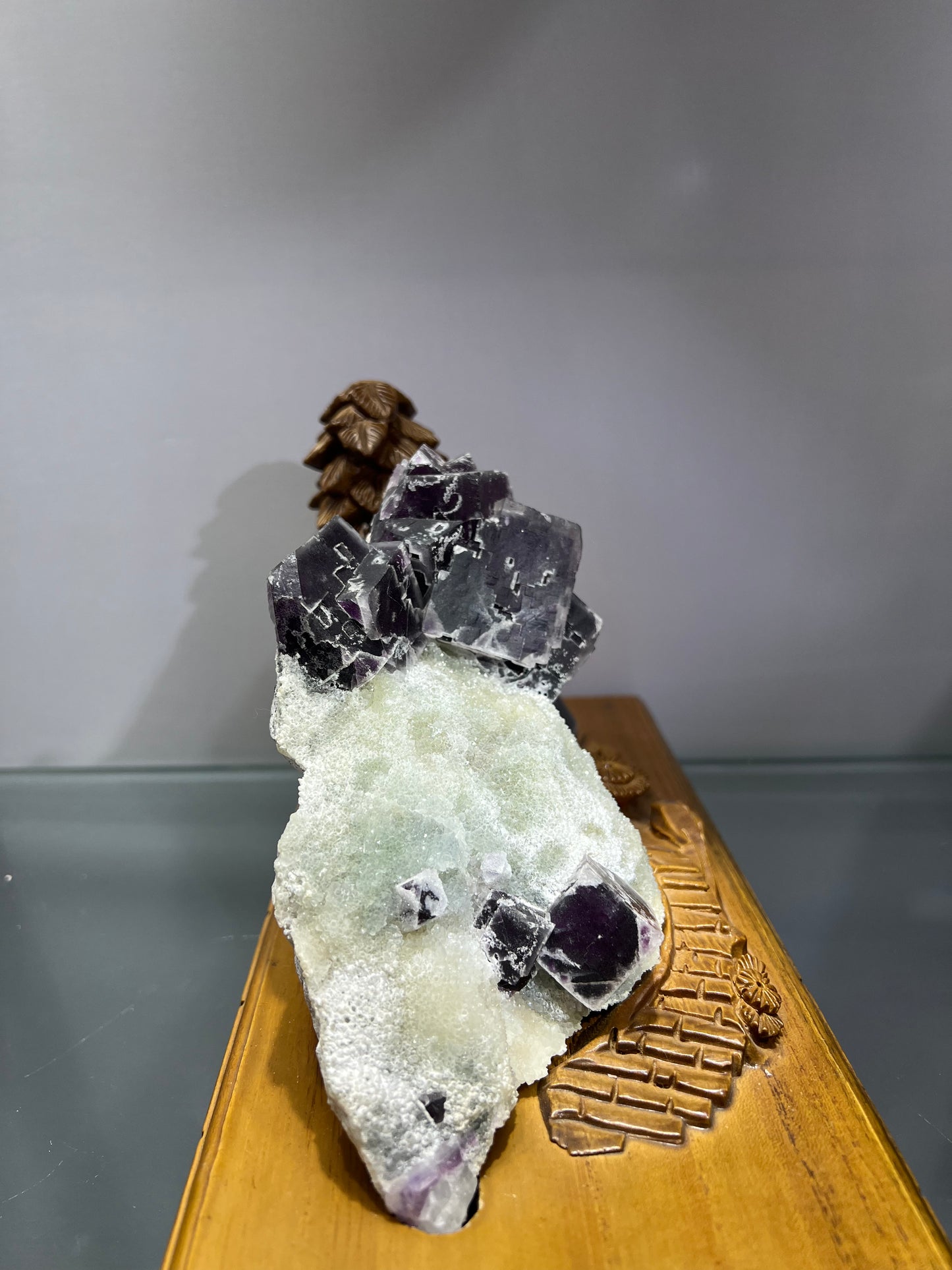 Big cubic fluorite