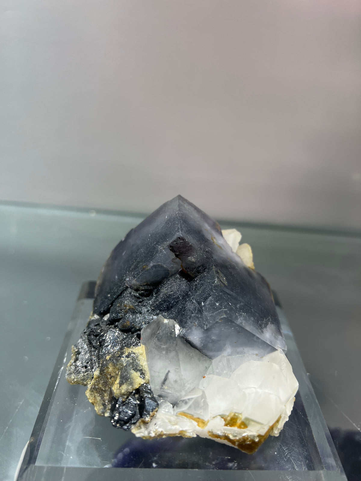 YGX fluorite with the Jamesonite