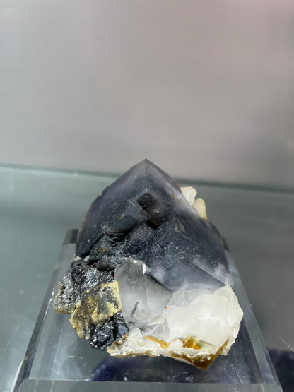 YGX fluorite with the Jamesonite